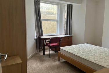 3 bed flat, Napier Terrace, Flat 1, Mutley, Plymouth, PL46ER - Image 3